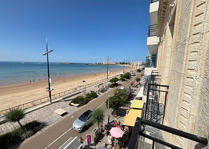 T4 Face Mer, Proche Commerces, 2 Balcons, Cuisine Equipee, 2eme Etage Sans Ascenseur - Fr-1-197-271 *