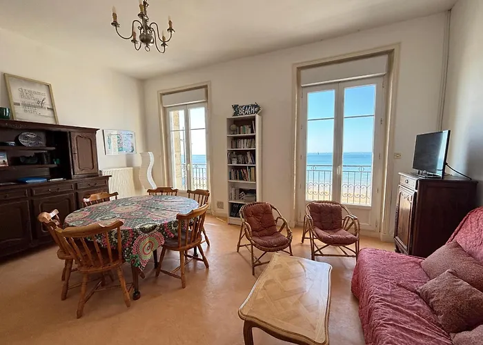 T4 Face Mer, Proche Commerces, 2 Balcons, Cuisine Equipee, 2eme Etage Sans Ascenseur - Fr-1-197-271 *