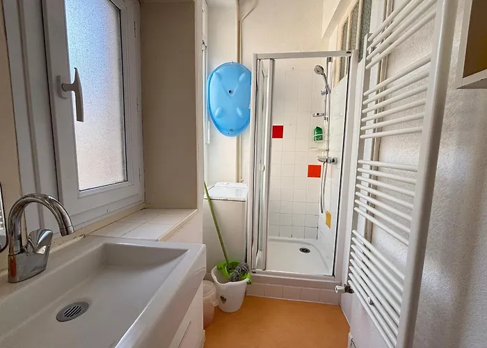 T4 Face Mer, Proche Commerces, 2 Balcons, Cuisine Equipee, 2eme Etage Sans Ascenseur - Fr-1-197-271 Les Sables-dʼOlonne