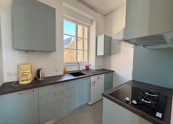 T4 Face Mer, Proche Commerces, 2 Balcons, Cuisine Equipee, 2eme Etage Sans Ascenseur - Fr-1-197-271