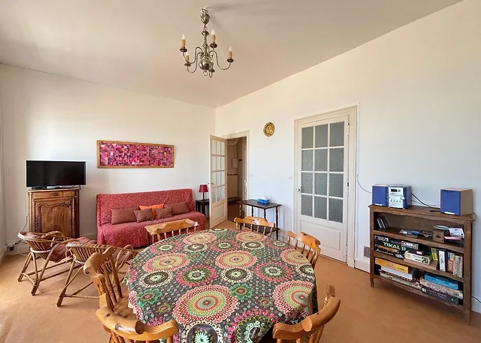 Lägenhet T4 Face Mer, Proche Commerces, 2 Balcons, Cuisine Equipee, 2eme Etage Sans Ascenseur - Fr-1-197-271