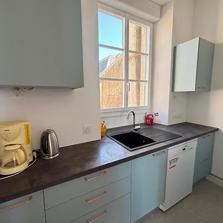 Apartament T4 Face Mer, Proche Commerces, 2 Balcons, Cuisine Equipee, 2eme Etage Sans Ascenseur - Fr-1-197-271 *