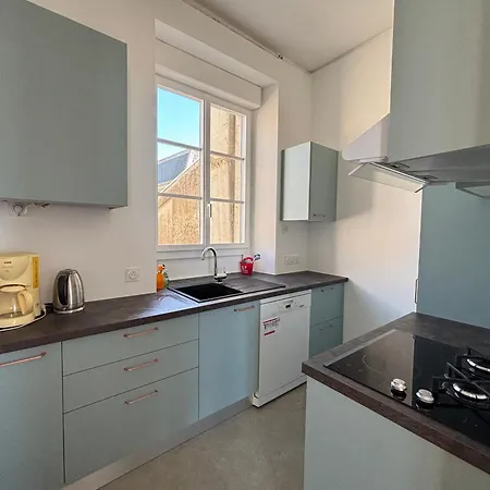 T4 Face Mer, Proche Commerces, 2 Balcons, Cuisine Equipee, 2eme Etage Sans Ascenseur - Fr-1-197-271